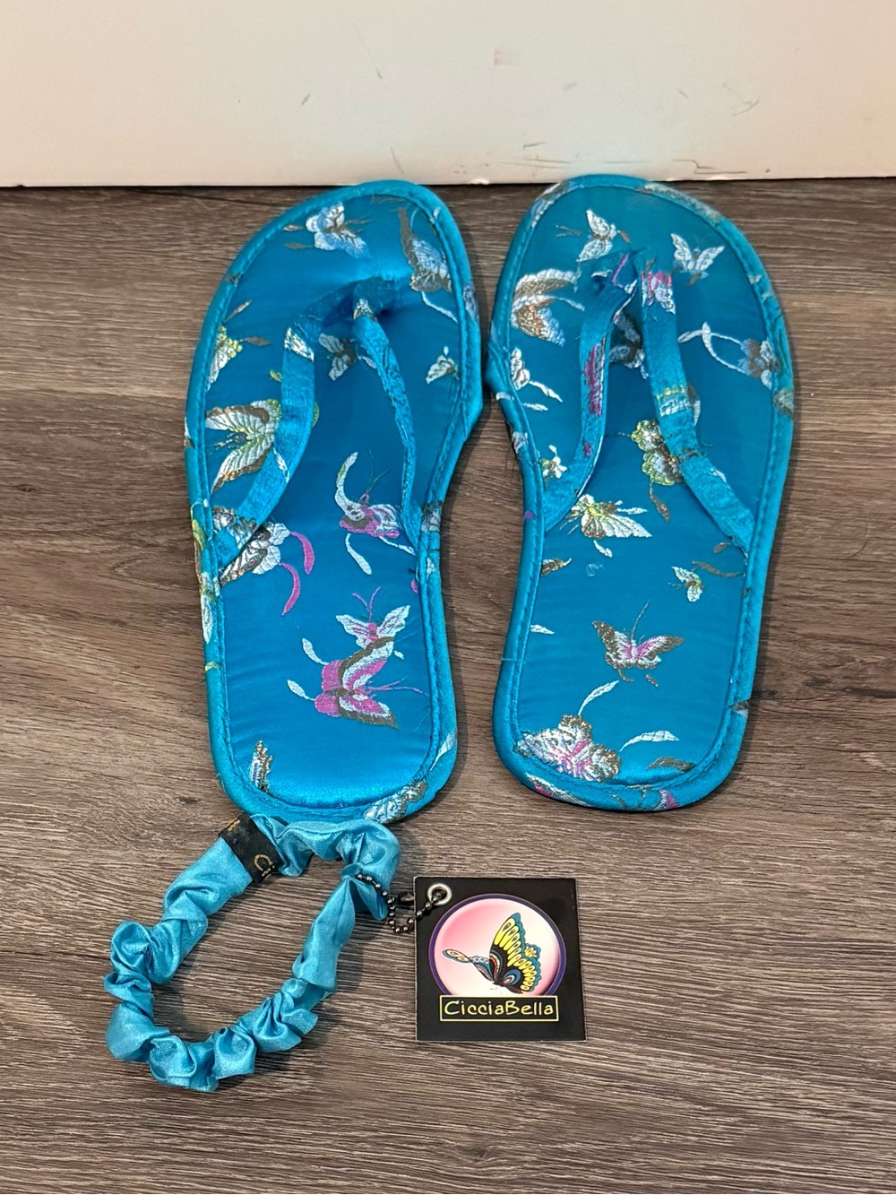 CicciaBella Blue Floral Satin Flip Flop Sandals/Slippers- Size Small (5-6)- NWT